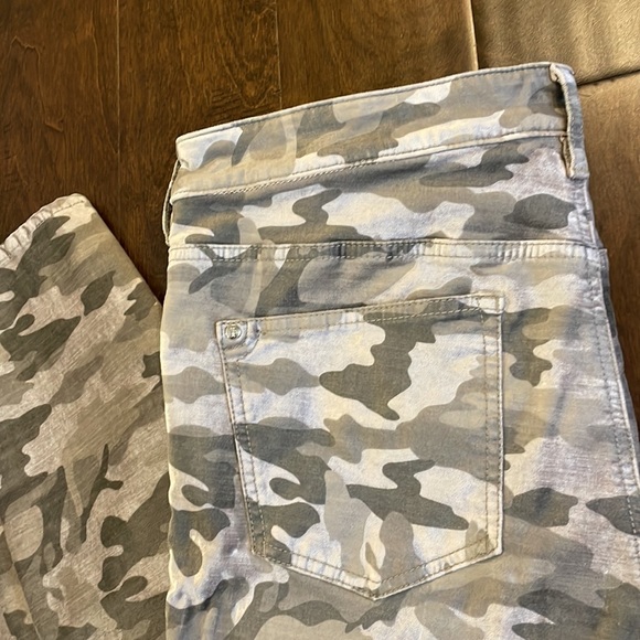 Anthropologie High Rise Skinny Pant - Picture 8 of 10